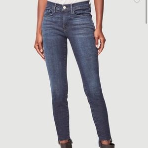 Frame Le Skinny de Jeanne Raw Stagger 
GALVIN